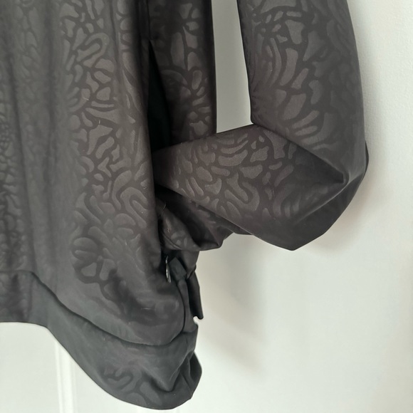 LULULEMON 🍋- Long Sleeved Top - Picture 6 of 15